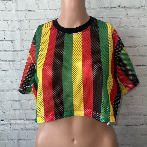 Forever 21 Tops - Forever 21 Multicolor Jamaican crop top size M
